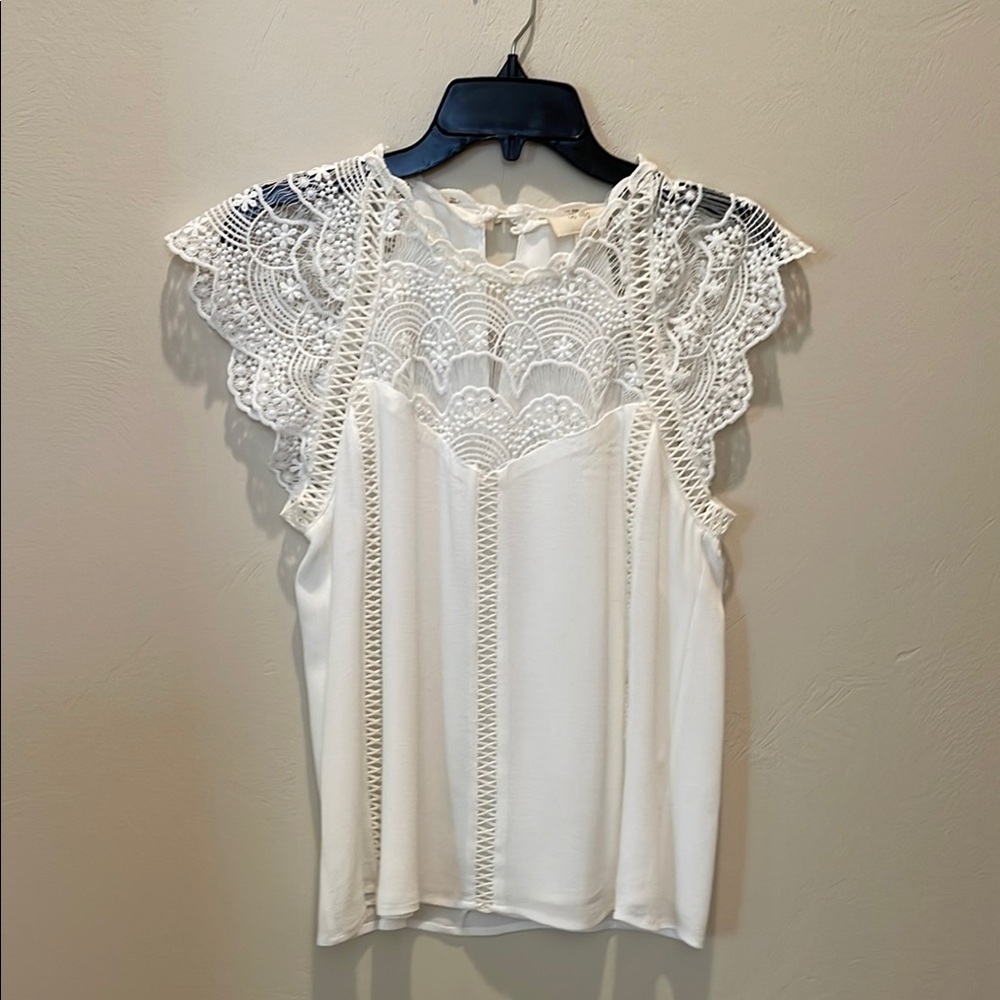 Elegant Off White En Elly Lace and Crepe Top